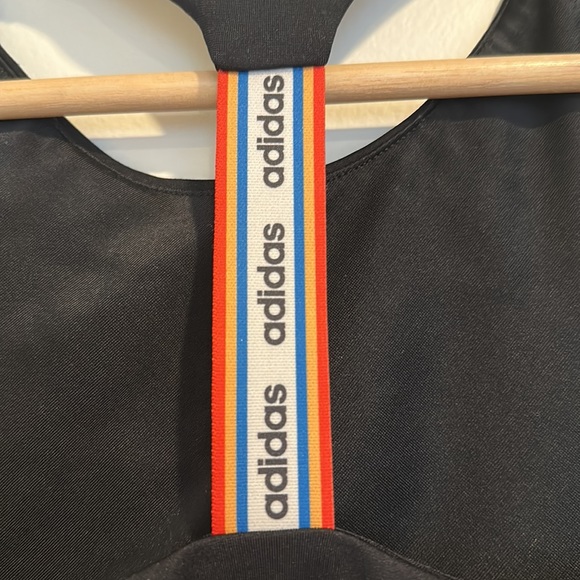 Adidas sports bra no pads. Lightly worn - Picture 4 of 5